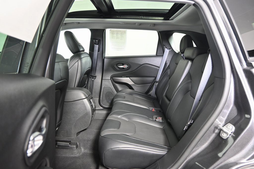 Used 2022 Jeep Cherokee Limited image 17