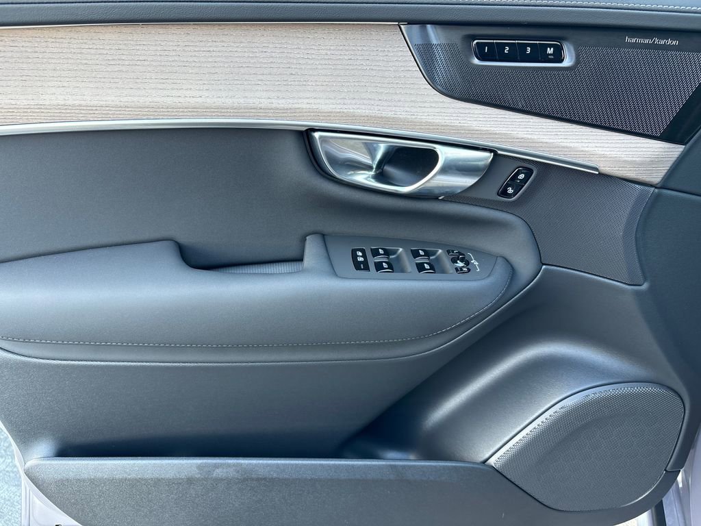 New 2026 Volvo XC90 B5 Plus image 10