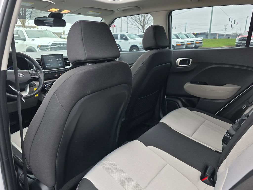 Used 2022 Hyundai Venue SEL image 30