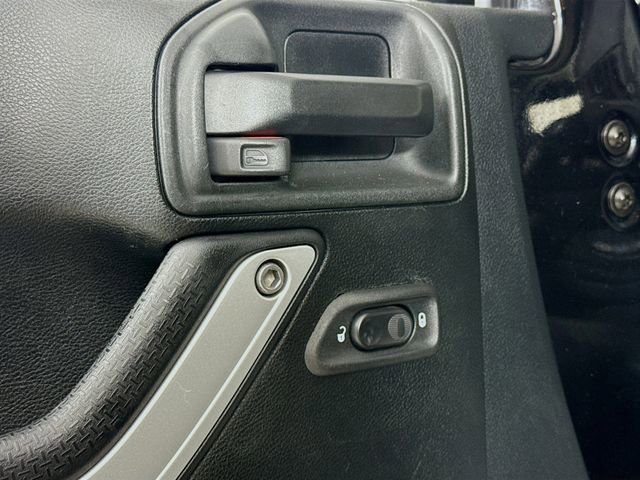 Used 2017 Jeep Wrangler Unlimited Sahara w/ Connectivity Group image 15