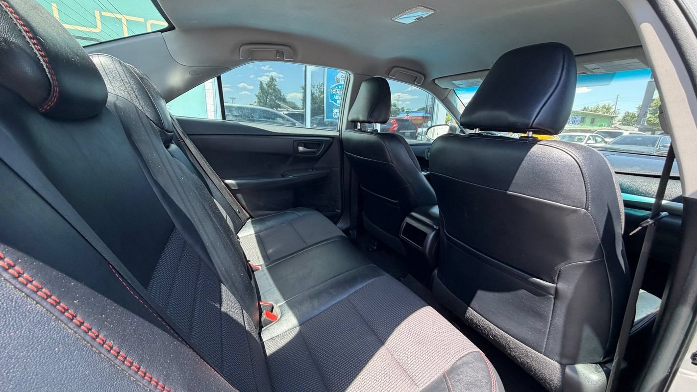 Used 2016 Toyota Camry SE FWD image 11