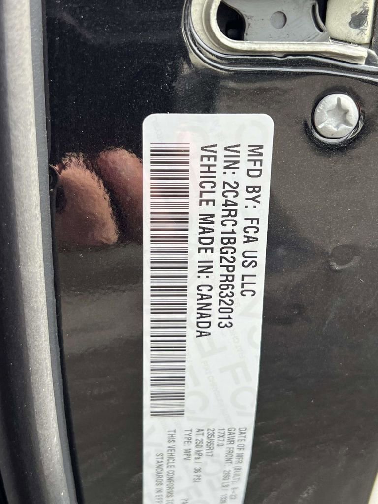 Used 2023 Chrysler Pacifica Touring-L image 24