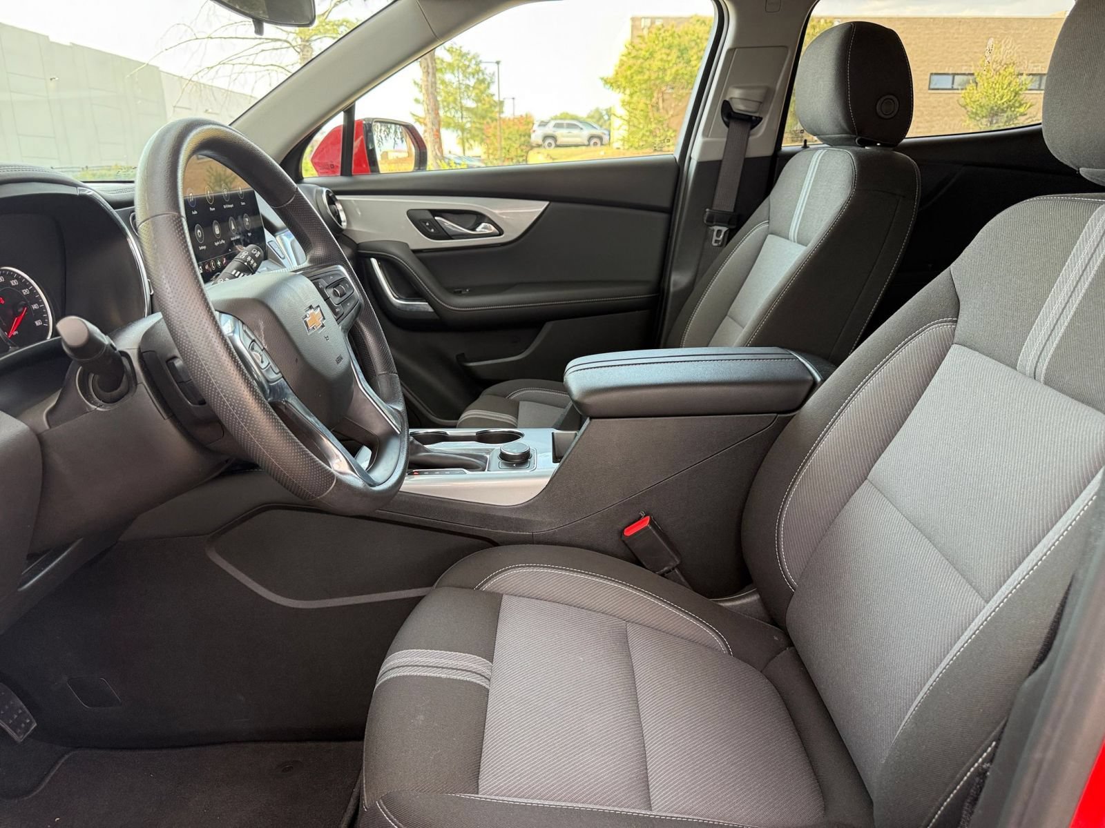 Used 2025 Chevrolet Blazer LT FWD image 27