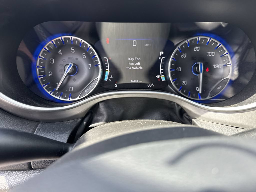 Used 2025 Chrysler Voyager LX FWD image 21
