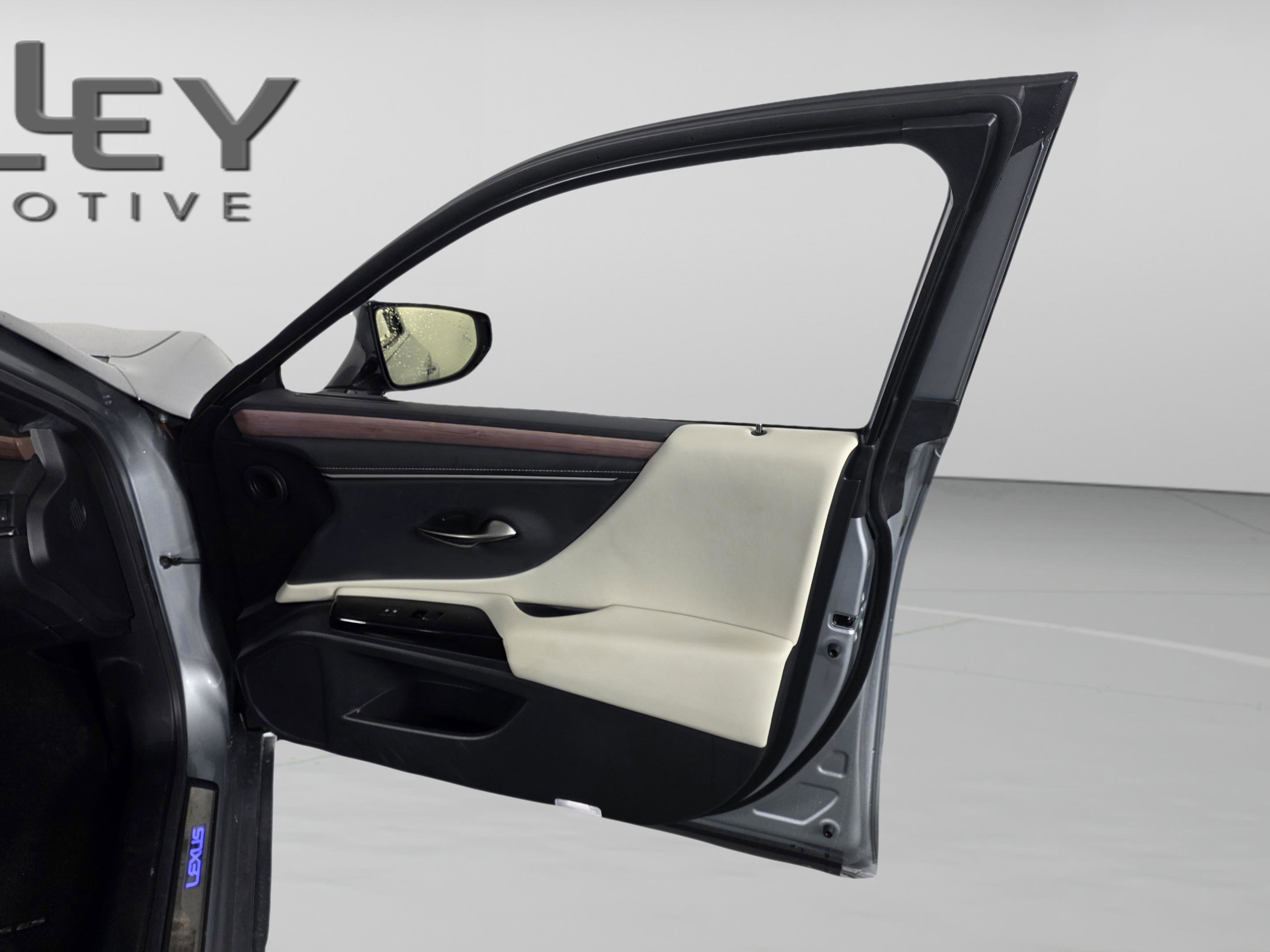 Certified 2025 Lexus ES 300h w/ Technology Package image 25