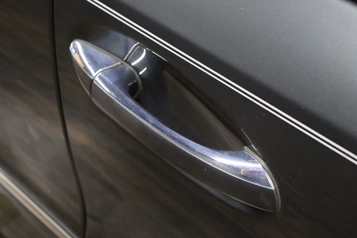 Used 2005 Mercedes-Benz E 320 CDI Sedan image 9