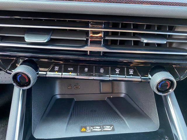 New 2026 Chevrolet Traverse Z71 w/ Driver Confidence Package image 13