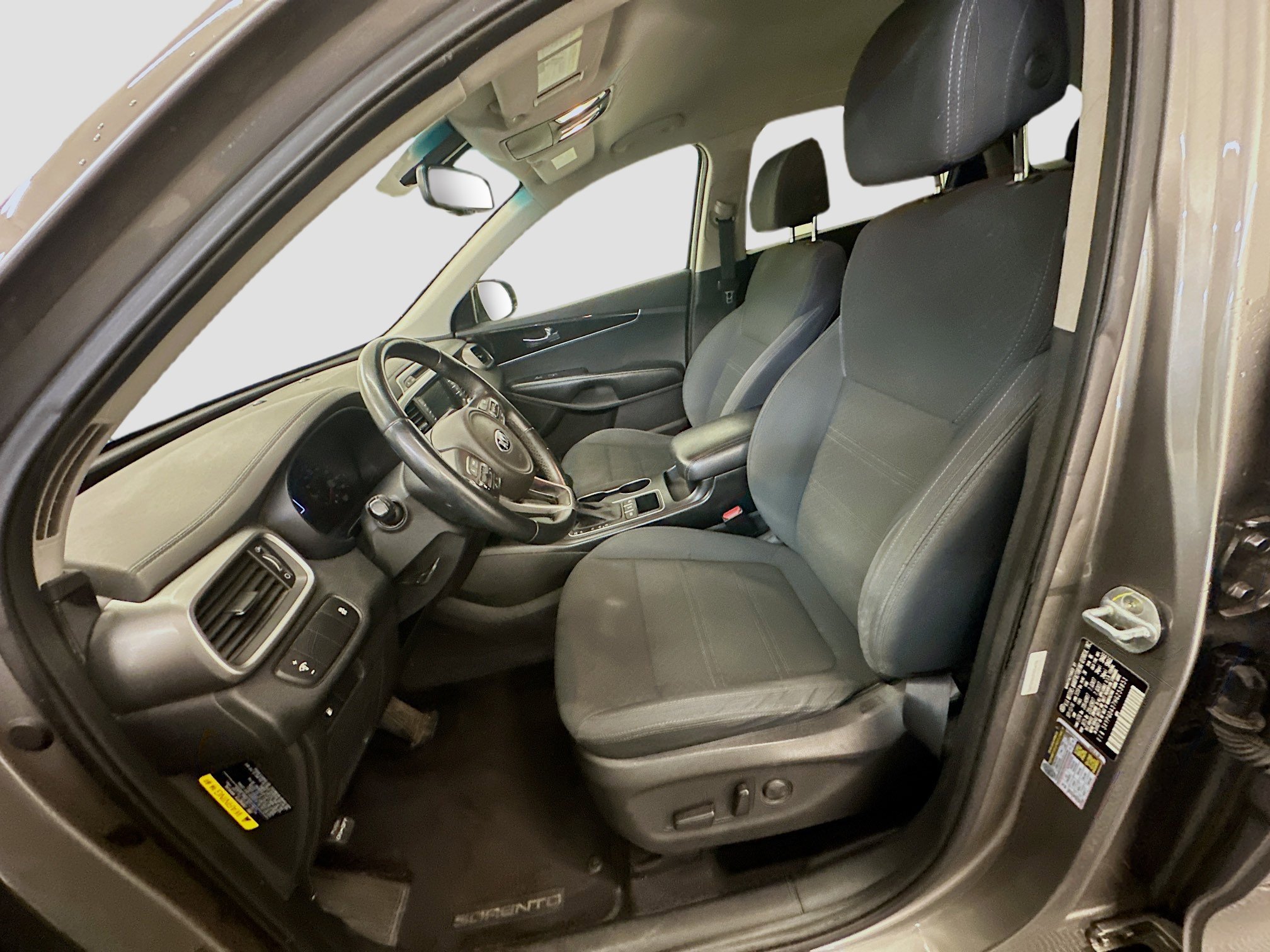 Used 2017 Kia Sorento LX w/ LX Convenience Package image 13