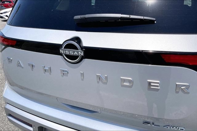Used 2025 Nissan Pathfinder SL w/ Lighting Package (N92) AWD/4WD image 31