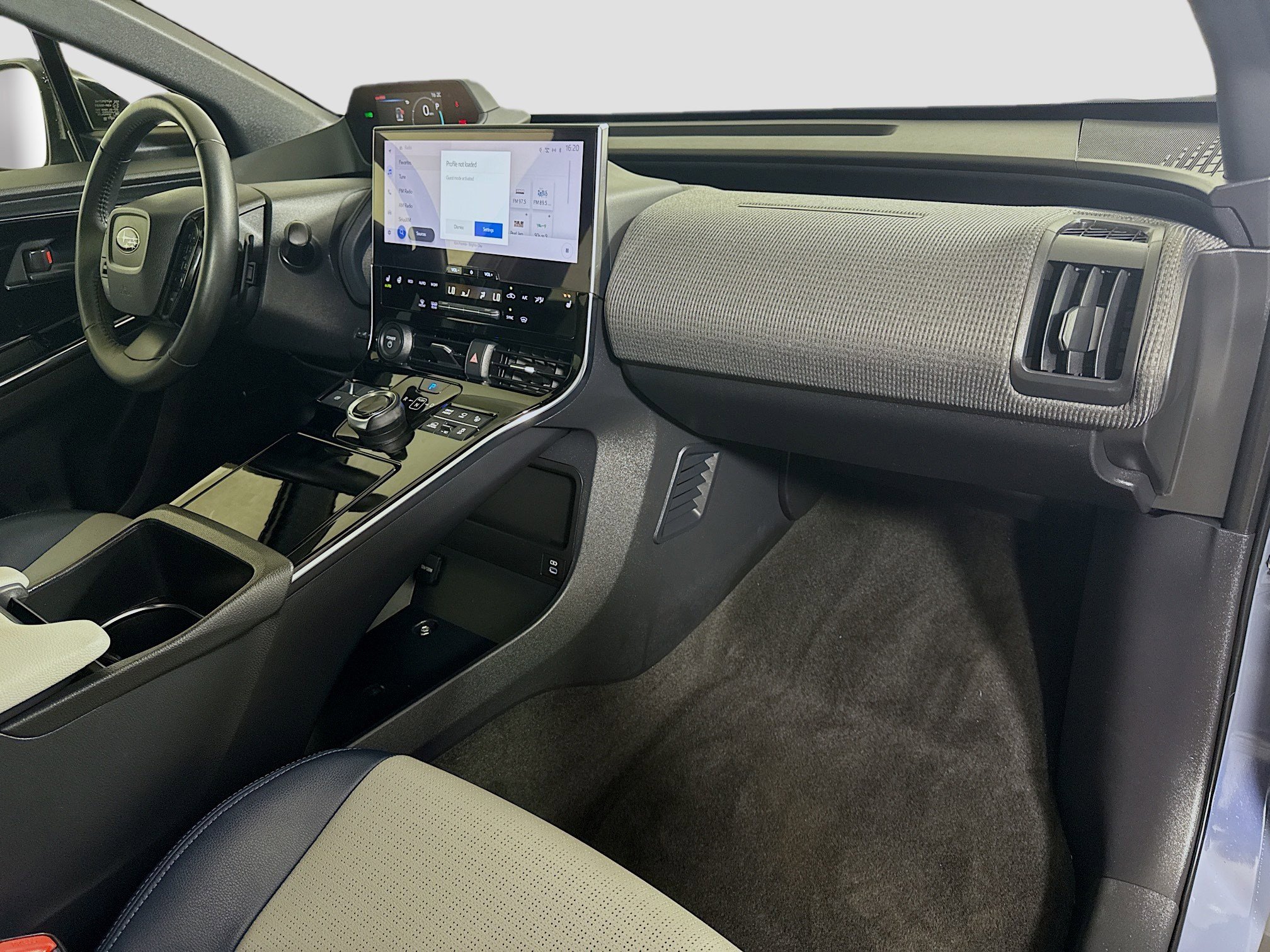 Used 2023 Subaru Solterra Limited image 30