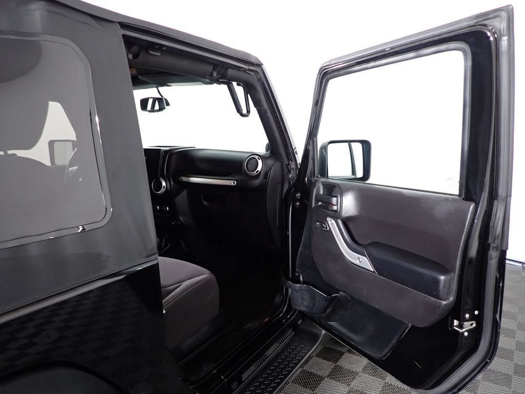 Used 2014 Jeep Wrangler Rubicon w/ Power Convenience Group AWD/4WD image 27