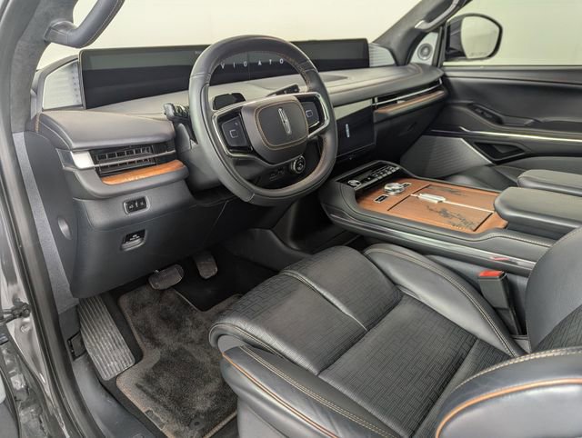 Used 2025 Lincoln Navigator Black Label image 16