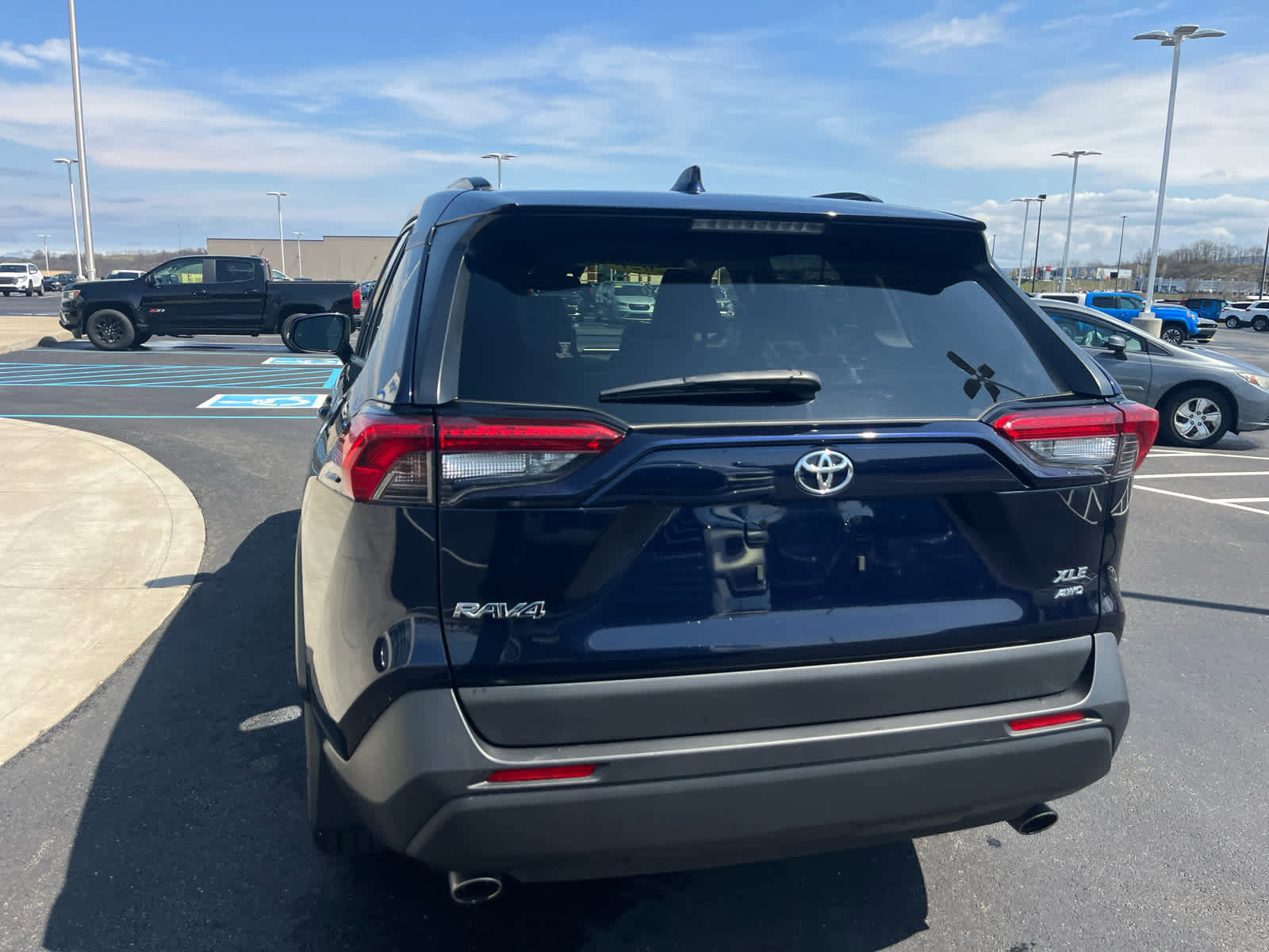 Used 2021 Toyota RAV4 XLE Premium image 13