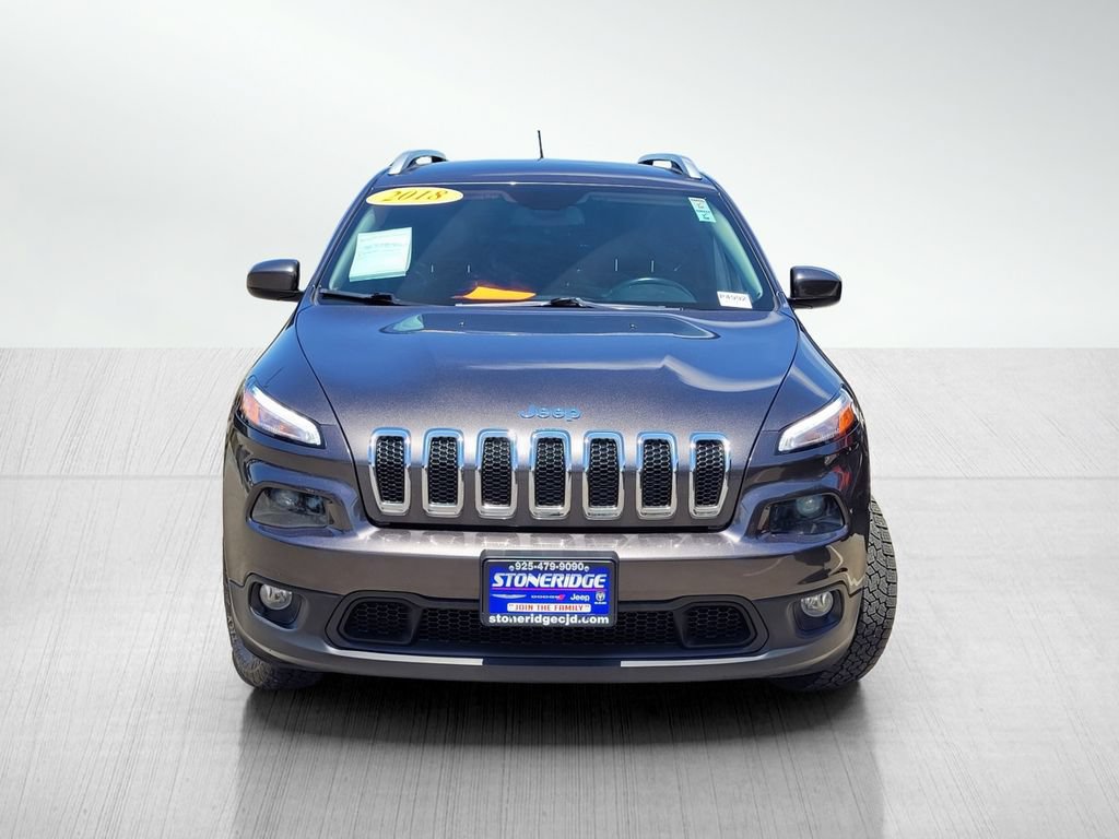 Used 2018 Jeep Cherokee Latitude Plus w/ Cold Weather Group AWD/4WD image 3