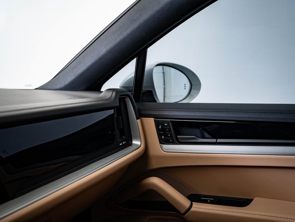 Certified 2024 Porsche Cayenne Coupe image 36