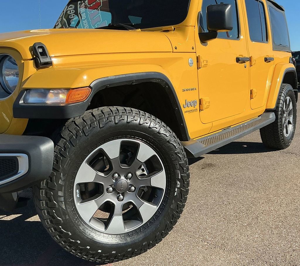 Used 2018 Jeep Wrangler Unlimited Sahara AWD/4WD image 9