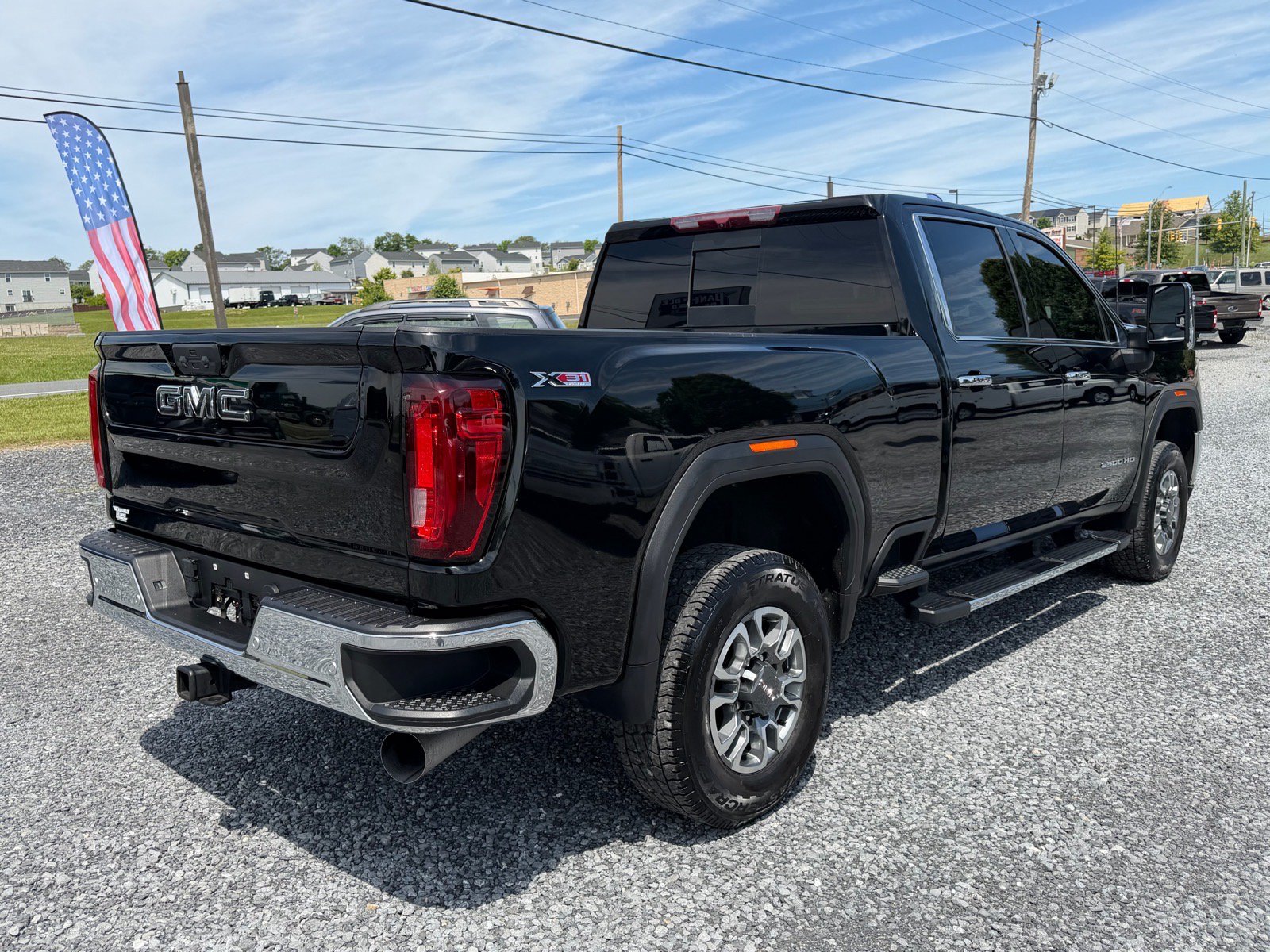 Used 2022 GMC Sierra 3500 SLT w/ SLT Preferred Package AWD/4WD image 3