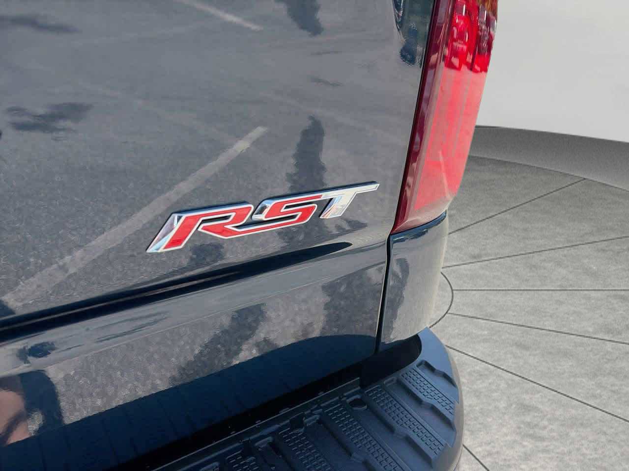Used 2022 Chevrolet Silverado 1500 RST w/ Z71 Off-Road Package AWD/4WD image 8
