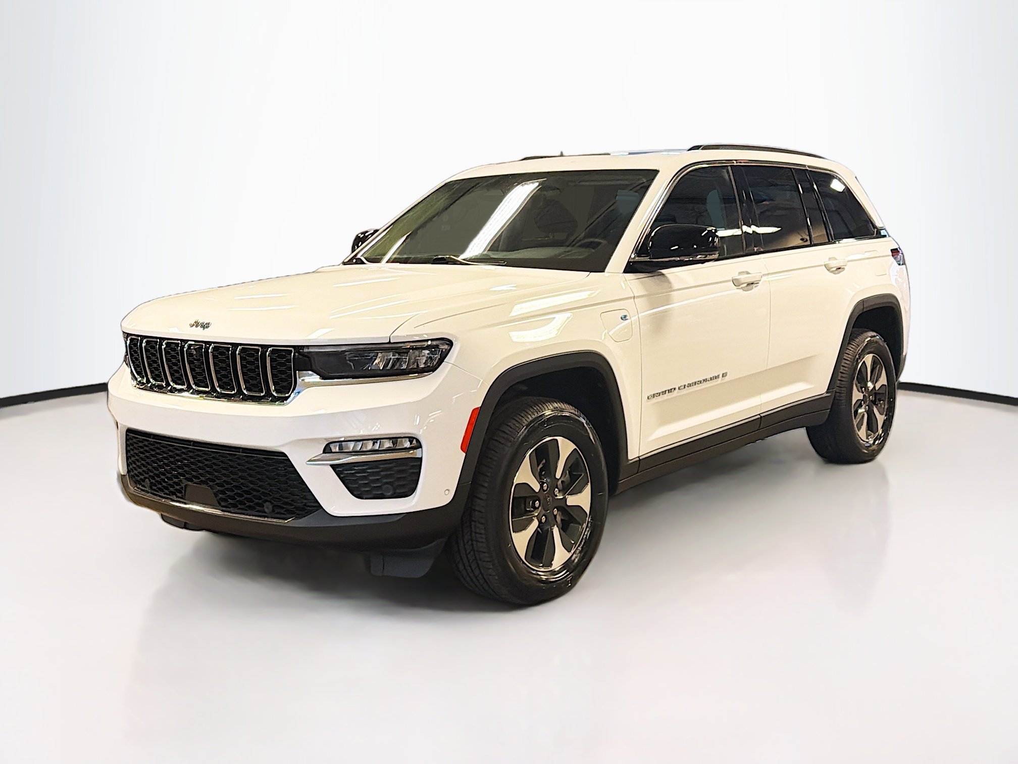 Used 2022 Jeep Grand Cherokee Limited 4xe w/ Luxury Tech Group II AWD/4WD image 3