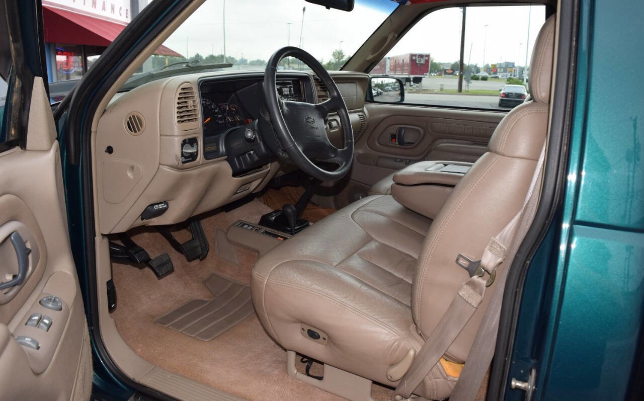 Used 1997 Chevrolet Silverado 1500 4x4 Regular Cab w/ Preferred Equipment Group 2 image 3