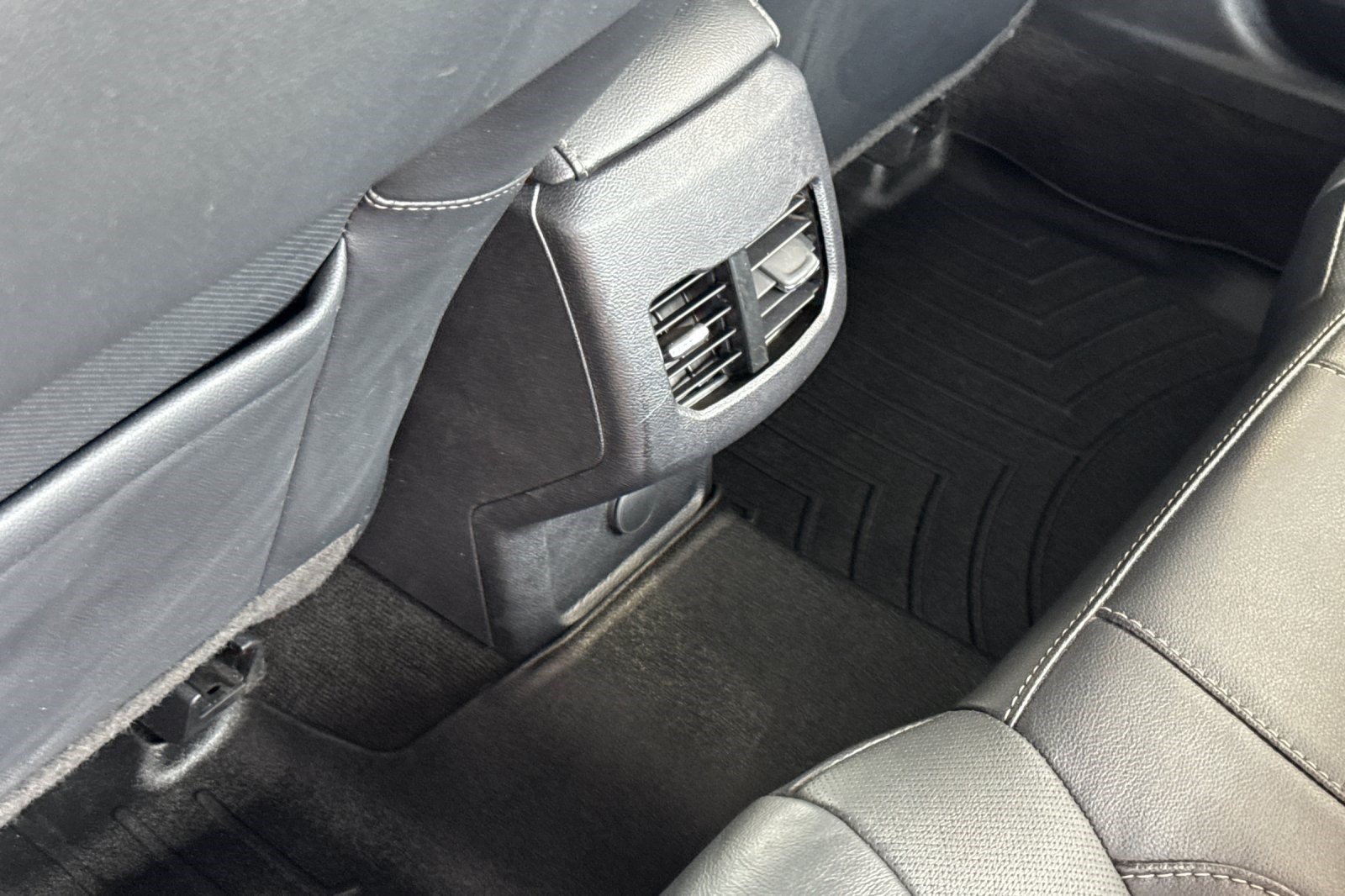Used 2019 Ford Fusion Titanium FWD image 16