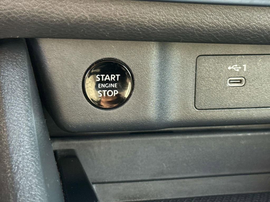 Used 2024 Nissan Rogue SV image 28