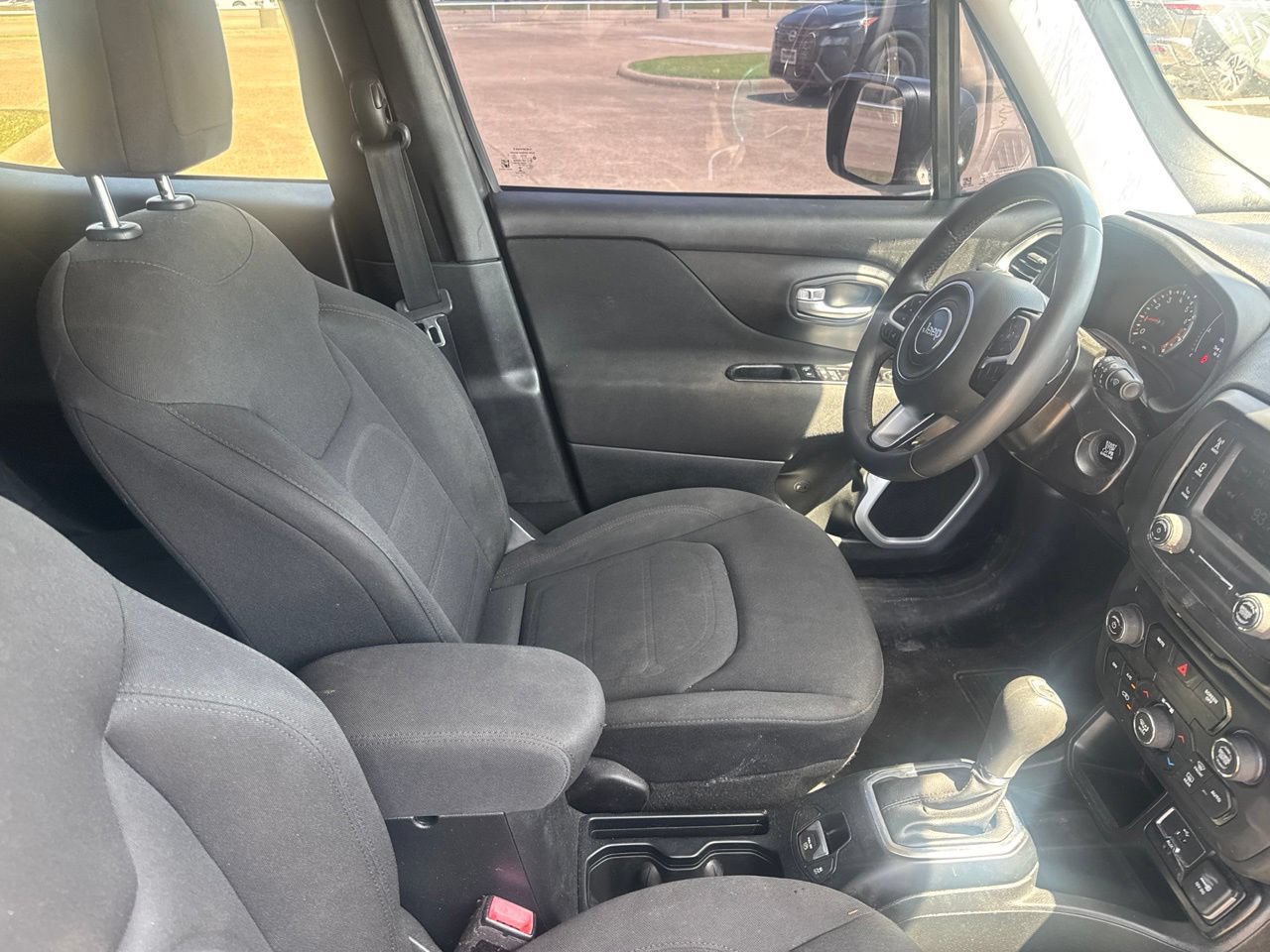 Used 2019 Jeep Renegade Latitude FWD image 27