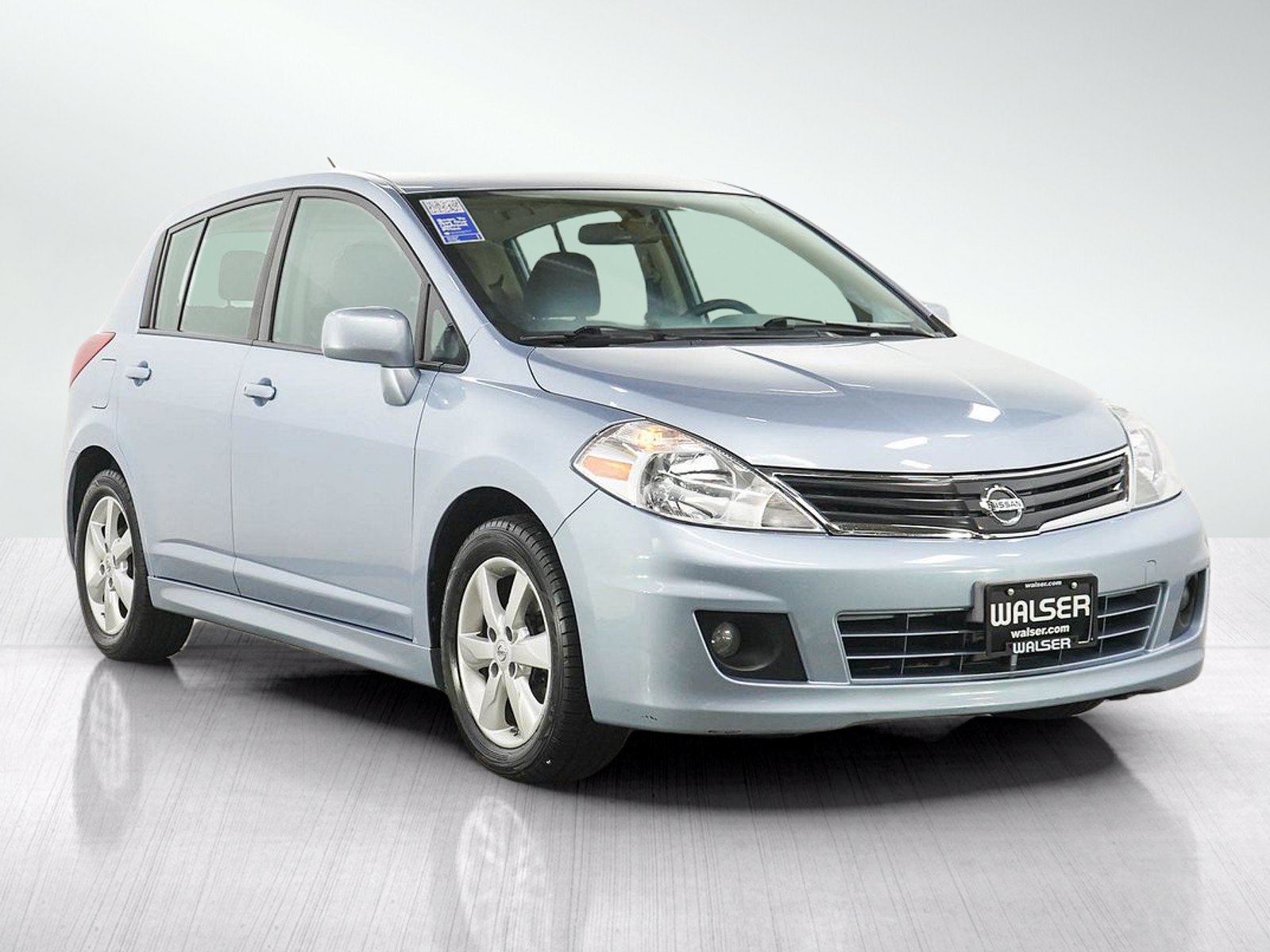 Used 2011 Nissan Versa Hatchback w/ Premium Pkg FWD image 7
