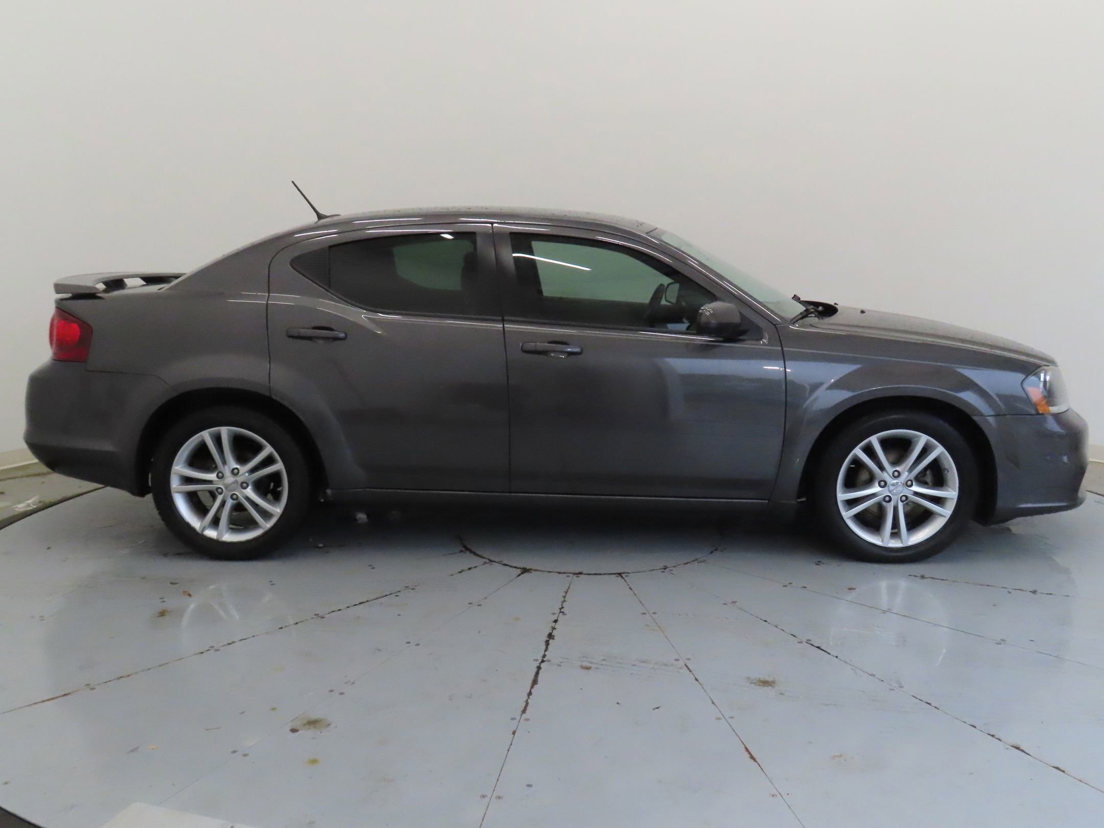Used 2014 Dodge Avenger SXT w/ Rallye Appearance Group FWD image 2