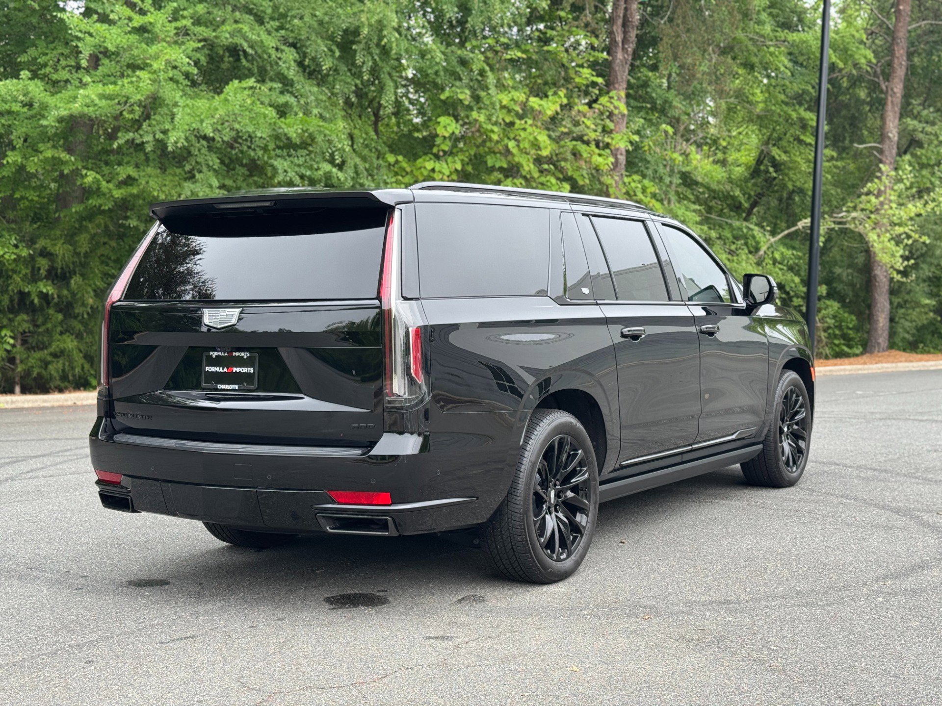 Used 2024 Cadillac Escalade ESV Sport Platinum w/ LPO, ONYX Package image 12