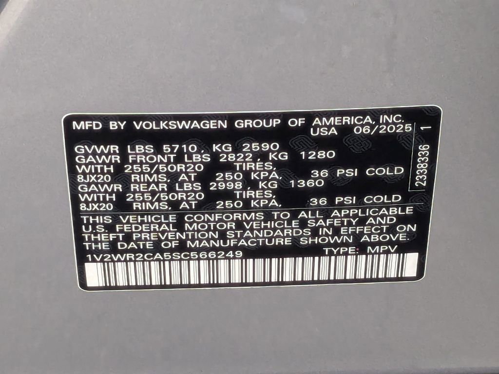 Used 2025 Volkswagen Atlas SE image 33