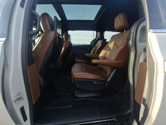 Used 2020 Chrysler Pacifica Limited w/ Advanced Safetytec Group image 13