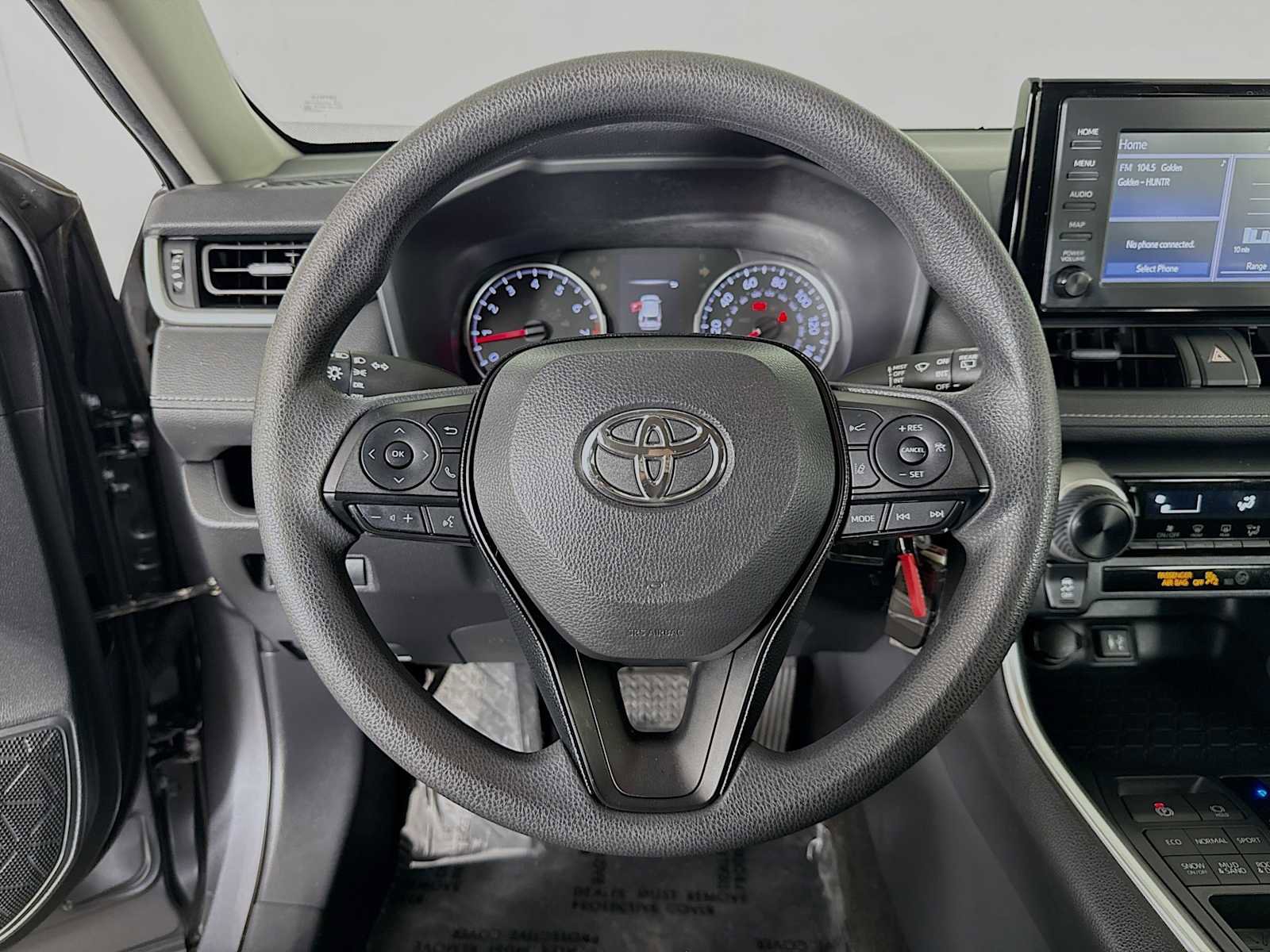 Used 2019 Toyota RAV4 LE w/ Carpet Mat Package image 11