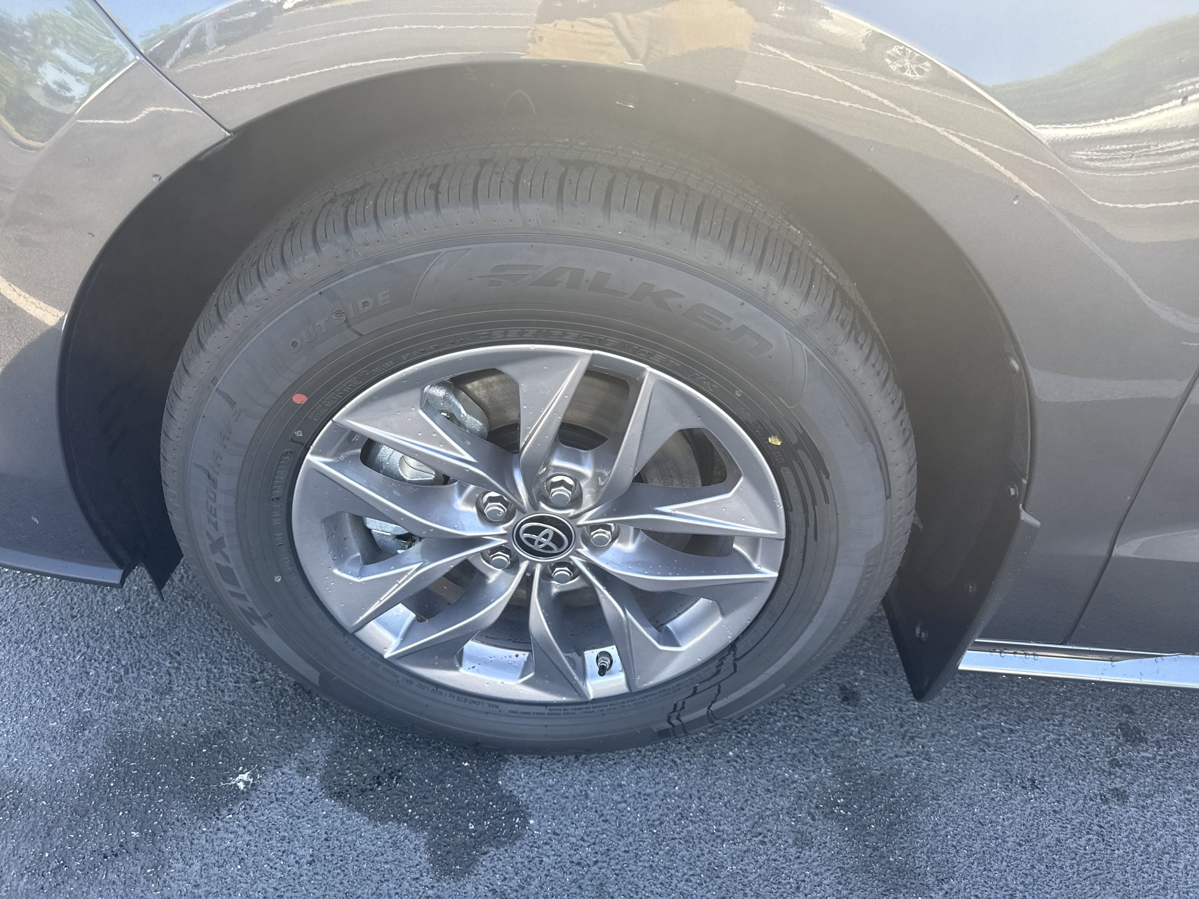 New 2025 Toyota Sienna LE FWD image 9