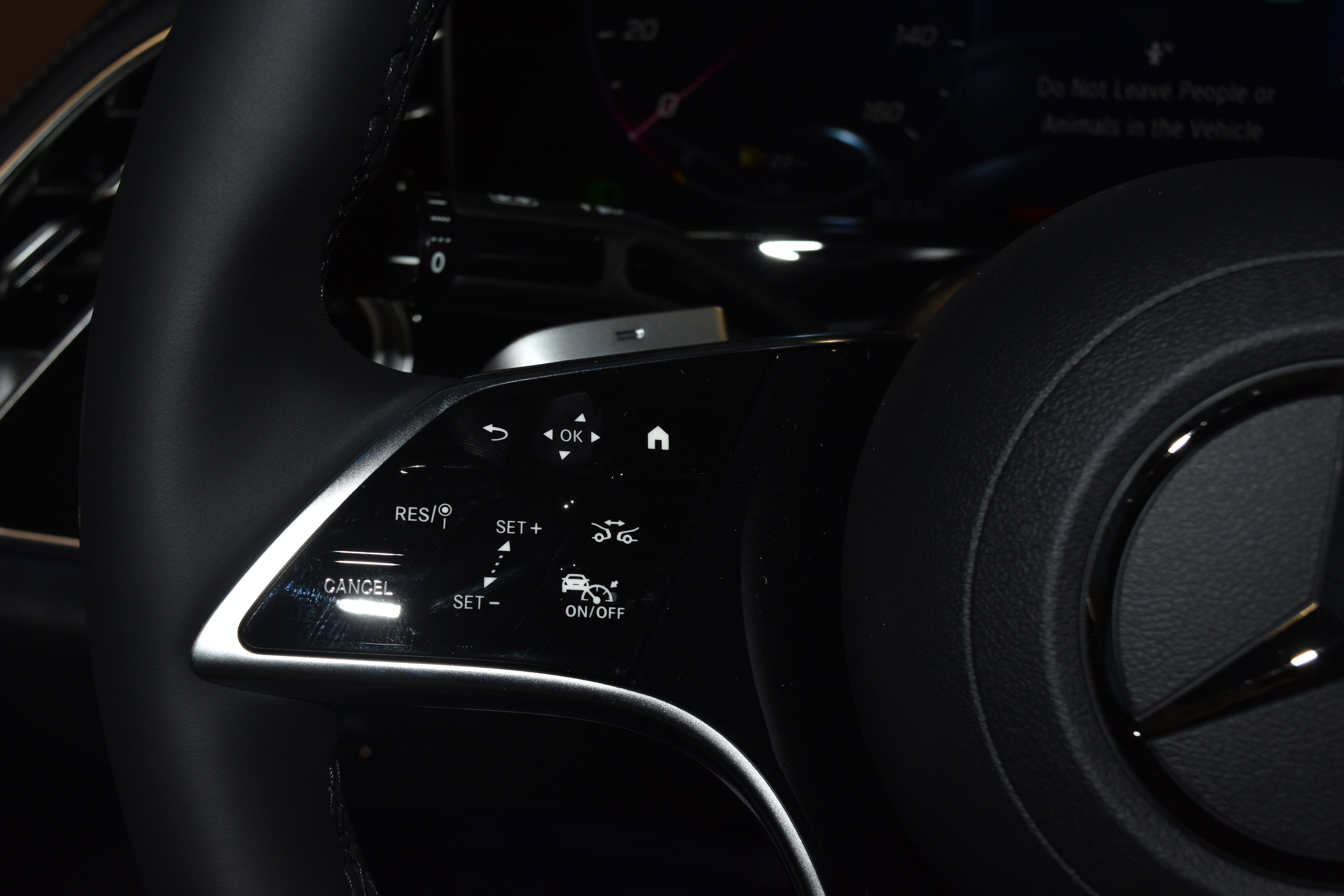New 2026 Mercedes-Benz E 450 4MATIC Sedan image 8