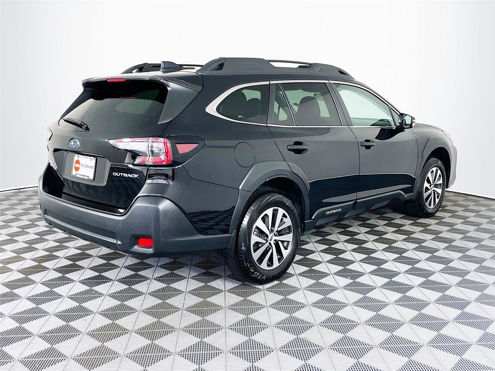 Used 2025 Subaru Outback Premium image 10