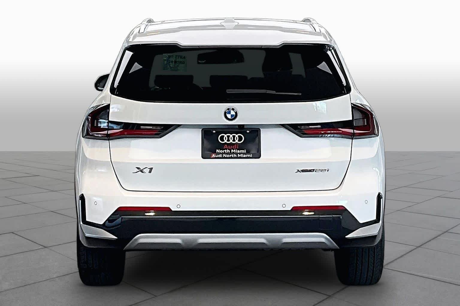 Used 2025 BMW X1 xDrive28i w/ Convenience Package AWD/4WD image 9