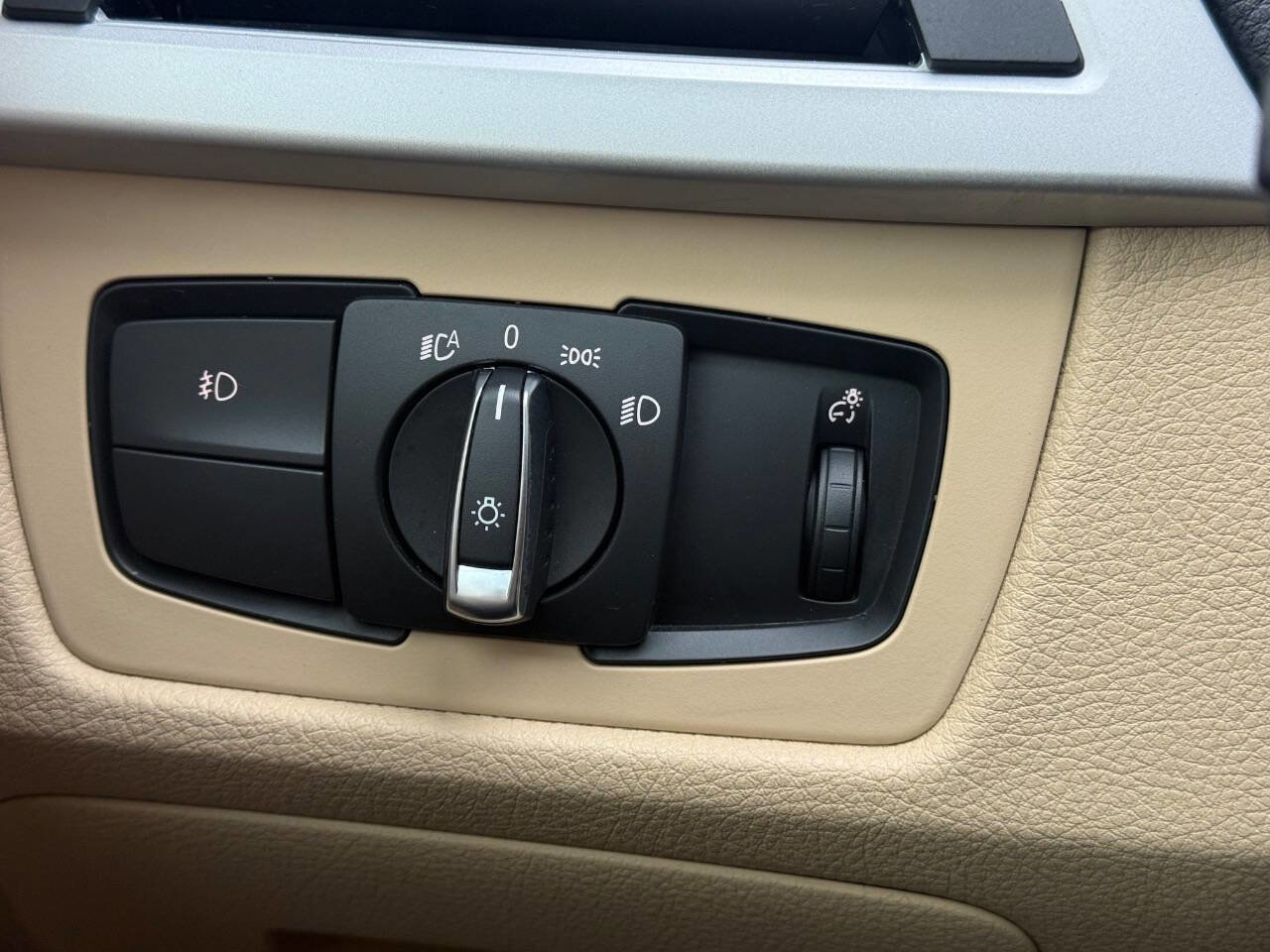 Used 2013 BMW 328i xDrive Sedan AWD/4WD image 13