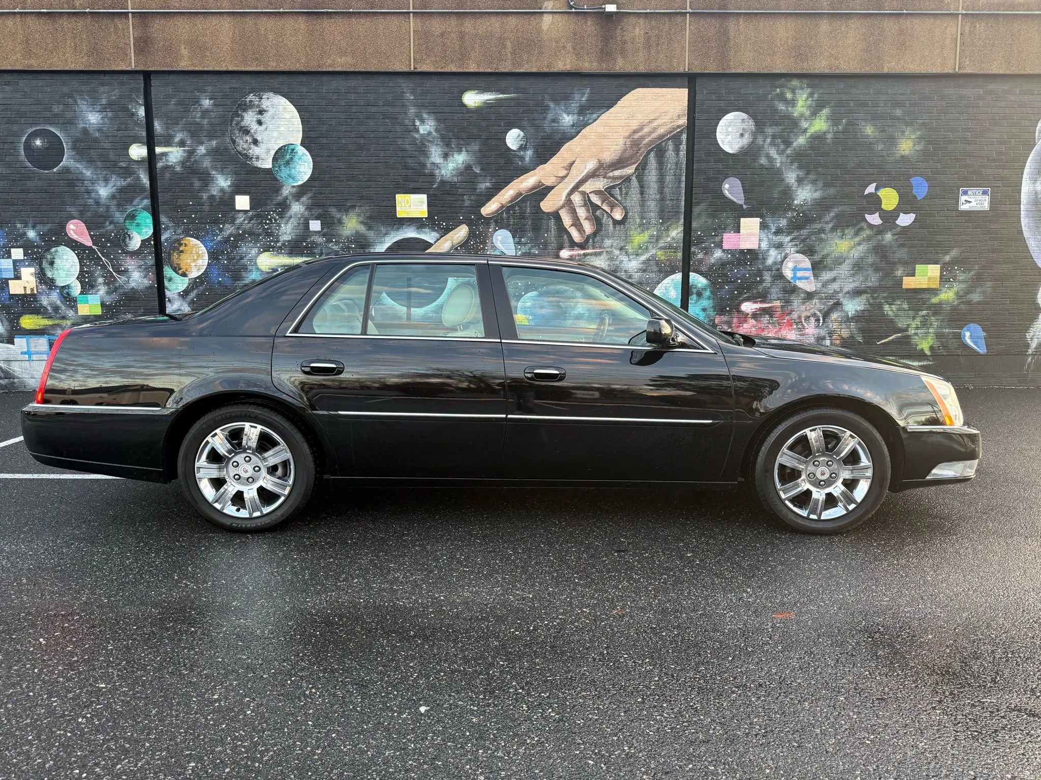 Used 2010 Cadillac DTS Platinum FWD image 5