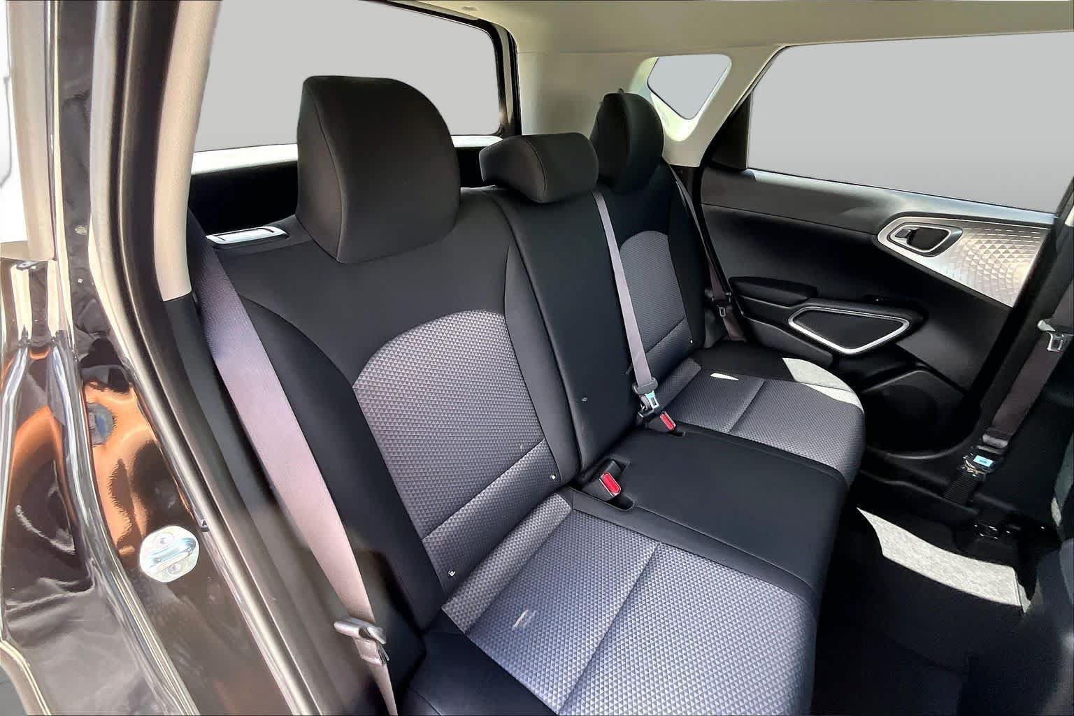 Certified 2025 Kia Soul LX w/ LX Technology Package FWD image 19