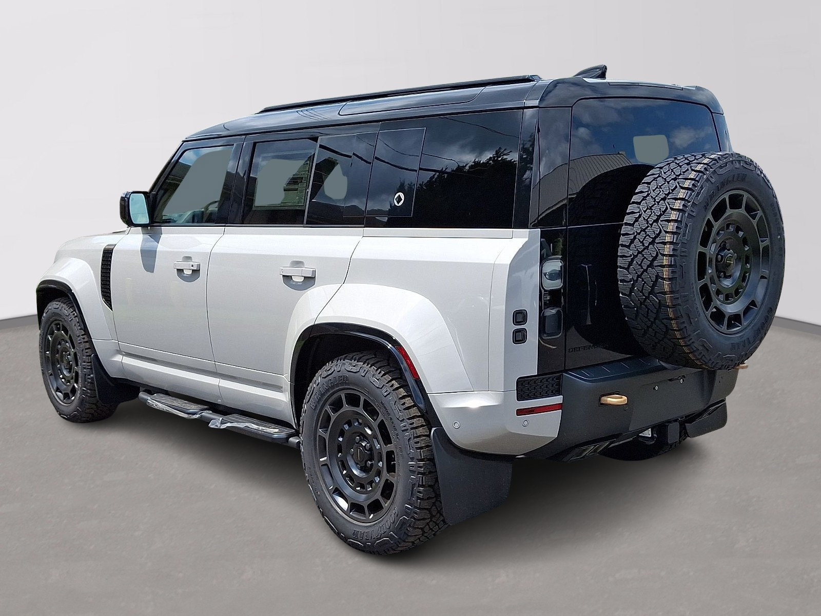 New 2026 Land Rover Defender 110 OCTA AWD/4WD image 4