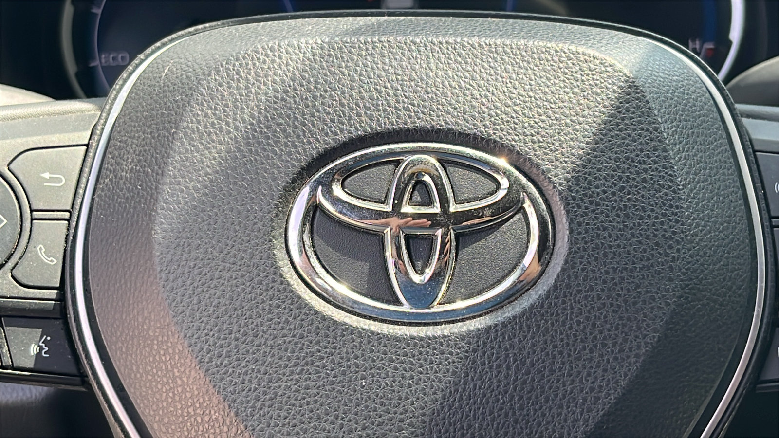 Used 2023 Toyota RAV4 SE w/ Convenience Package AWD/4WD image 17