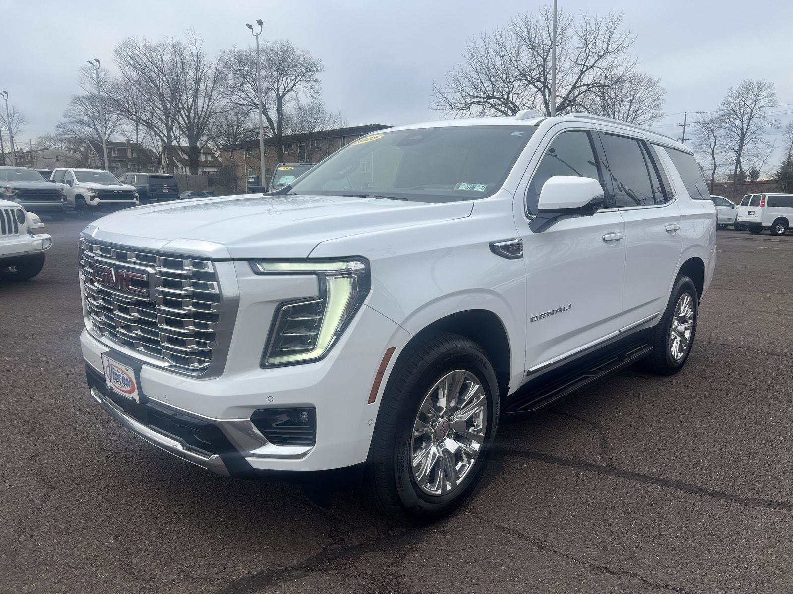 Used 2025 GMC Yukon Denali AWD/4WD image 3