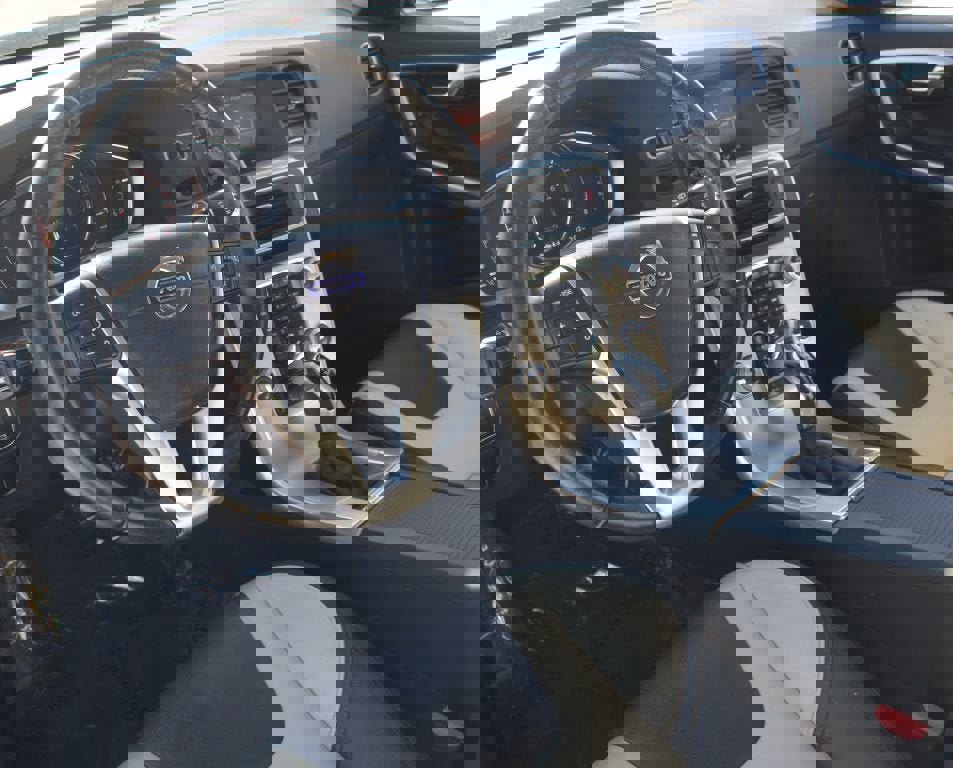 Used 2017 Volvo V60 T5 Cross Country w/ Convenience Package image 14