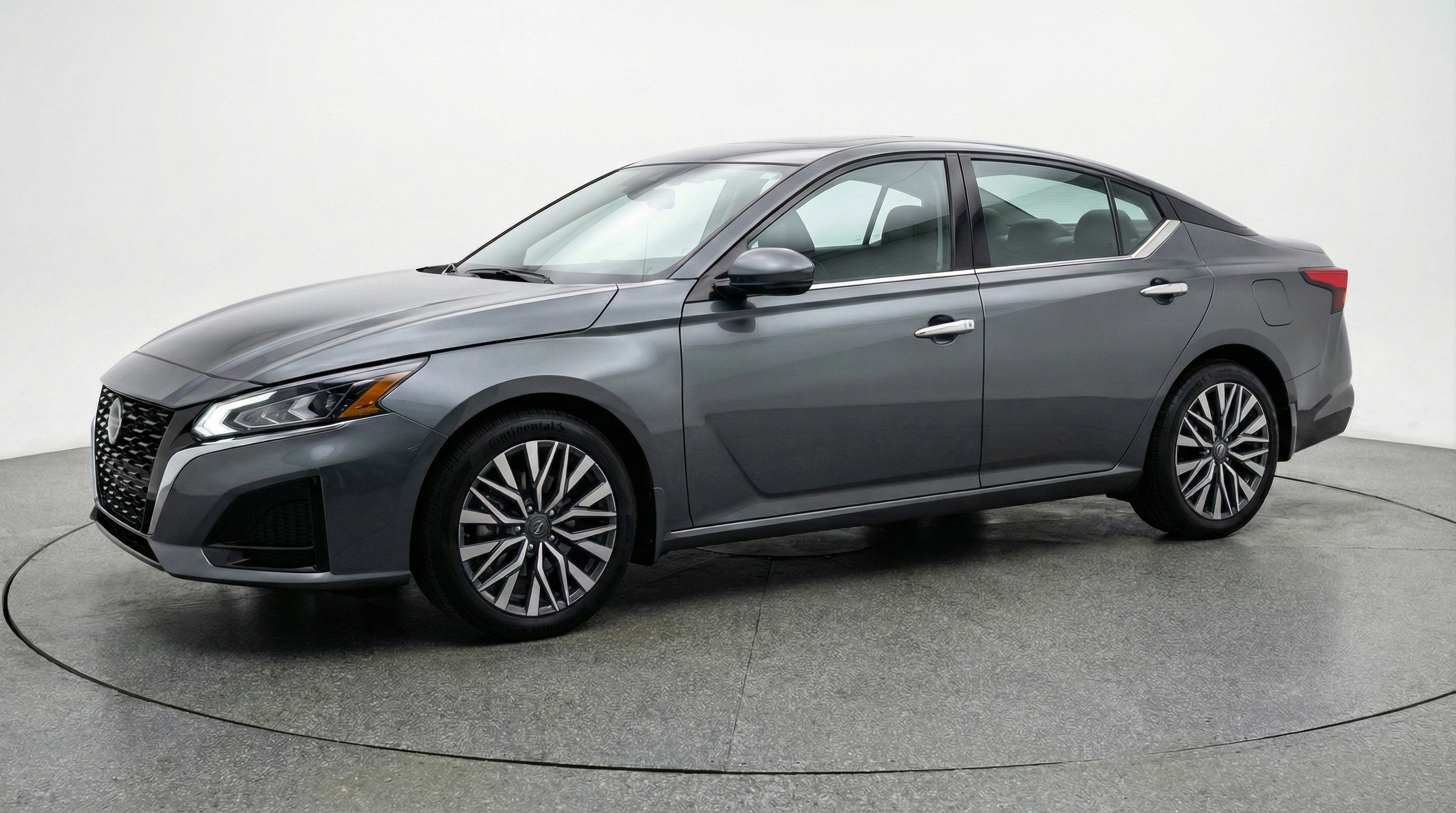 Used 2025 Nissan Altima 2.5 SV image 3