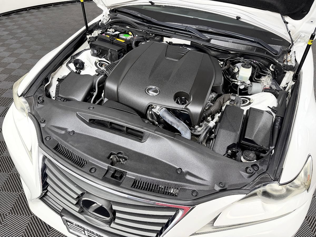 Used 2014 Lexus IS 250 w/ Luxury Package w/Gray Wood RWD image 18