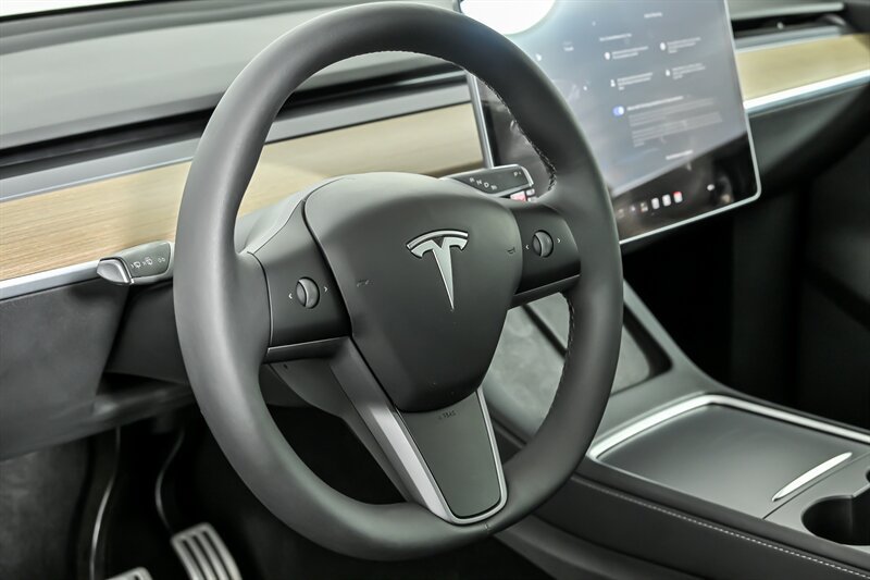 Used 2022 Tesla Model Y Performance AWD/4WD image 19