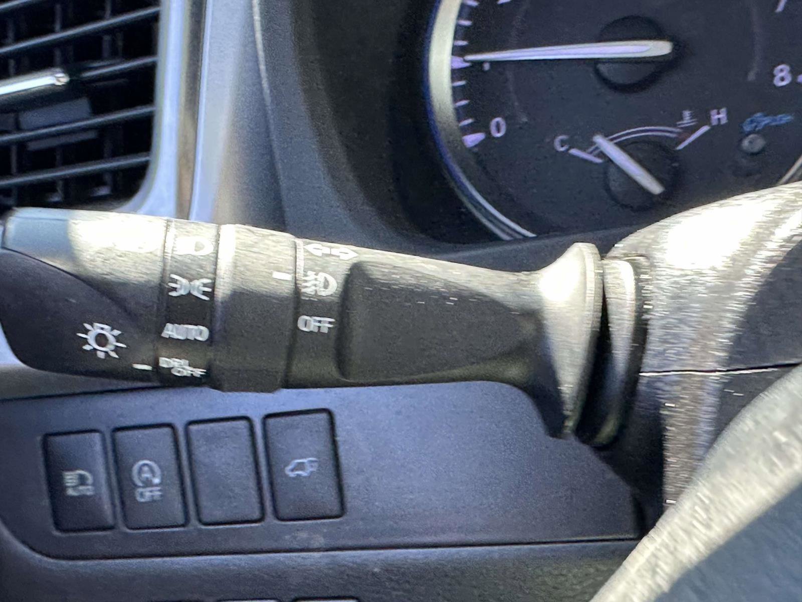 Used 2019 Toyota Highlander XLE AWD/4WD image 36