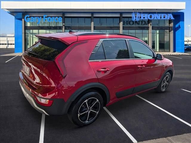 Used 2024 Kia Niro EX image 2