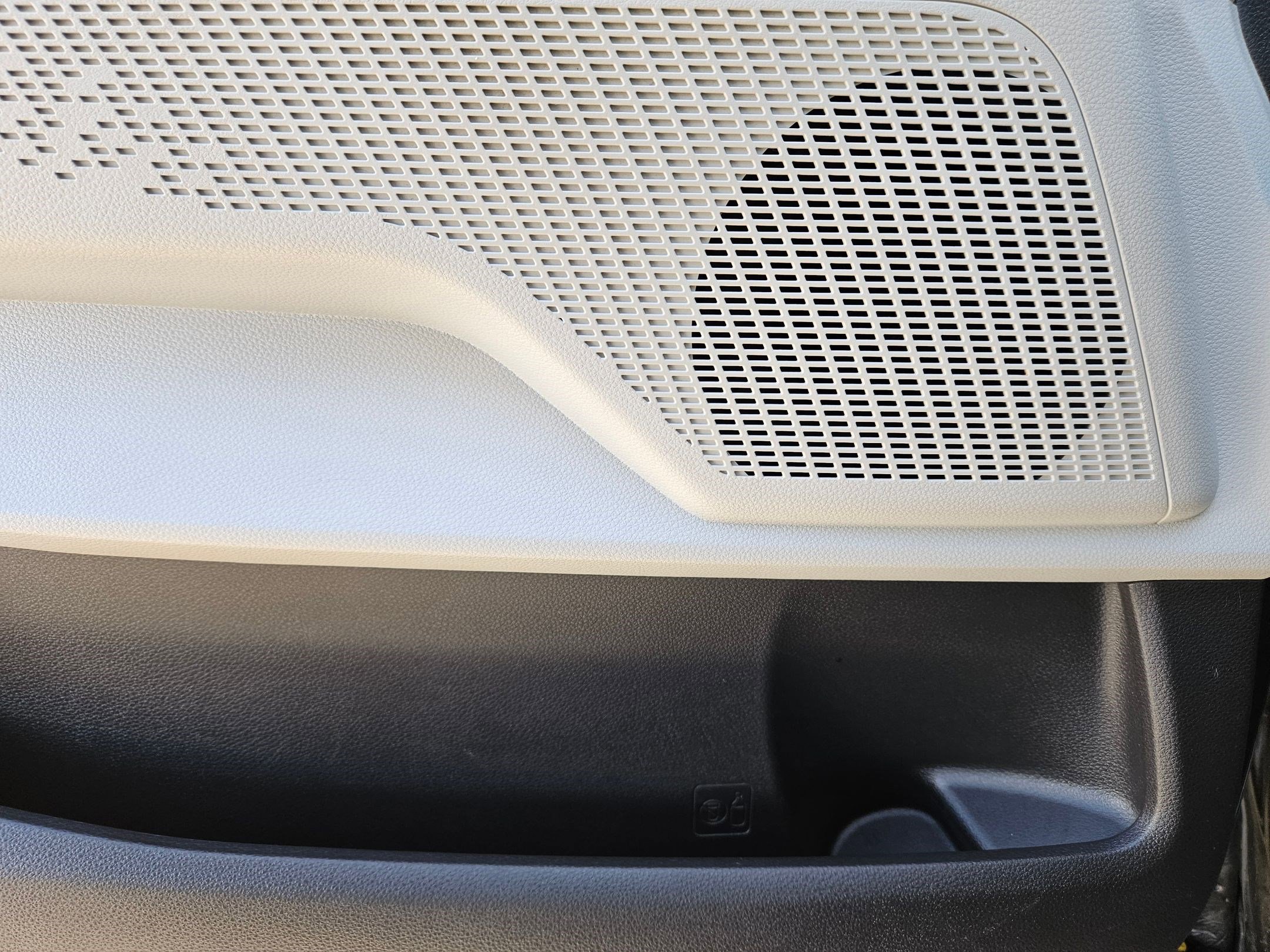 Used 2022 Kia Carnival LX image 13